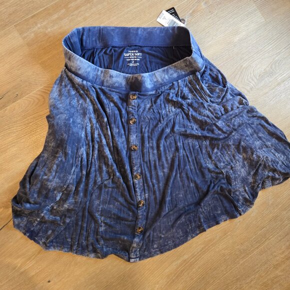 Torrid mini super soft button up blue distressed skirt size 2x NWT - Picture 7 of 7